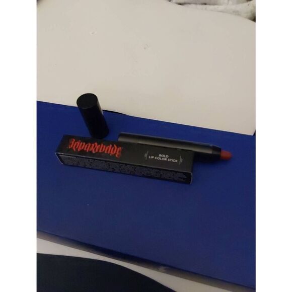 BNIB~Reina Rebelde Bold Lip Color Stick in Tremenda Red - Picture 2 of 3